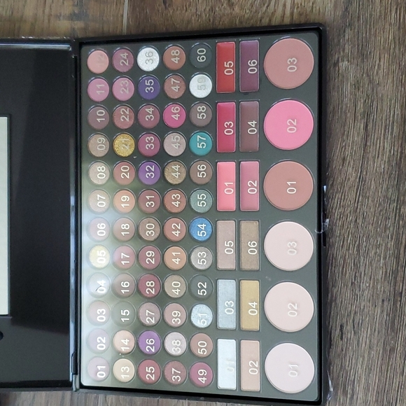 Makeup - Picture 3 of 3